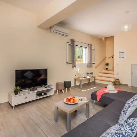 ヴィラ Hali Maris By Plános